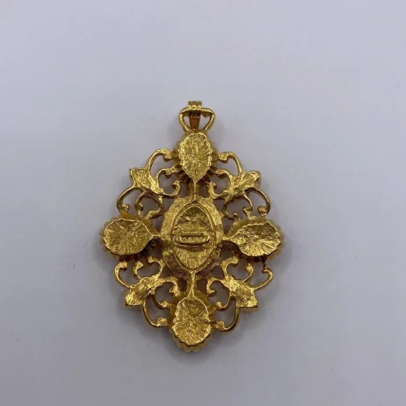 Vintage Avon Signed Cameo Pendant - Picture 3 of 5